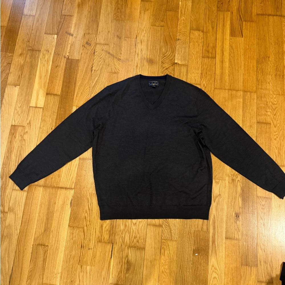 Club Room Men's Dark V-Neck Sweater